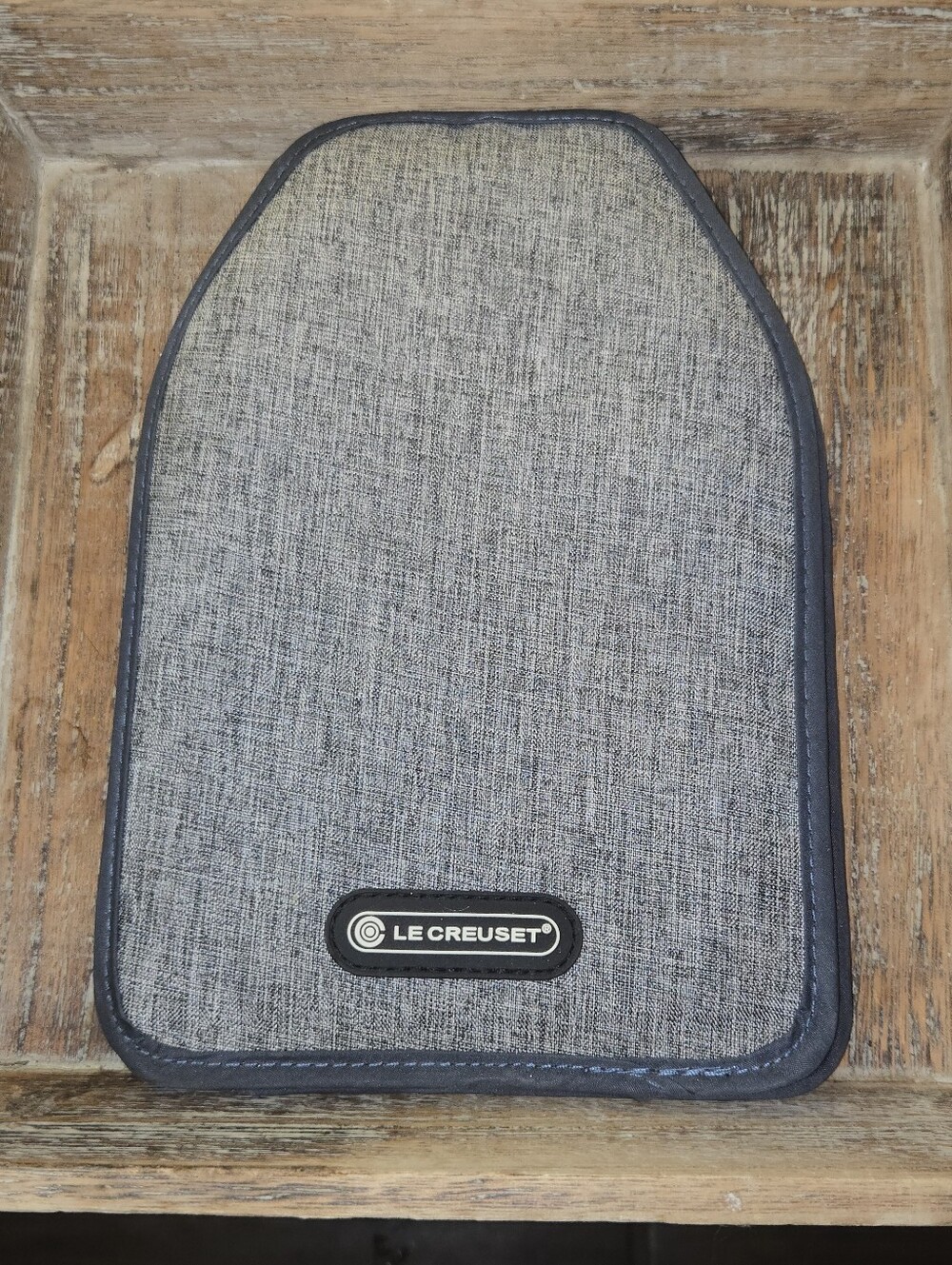 Le Creuset Wine Cooler Chilling Sleeve Heather Gray Black Trim Gel Insulated